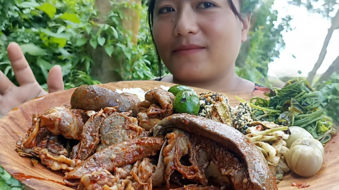 Pork innards, sesame seeds with bitter gourd|| northeast naga mukbang