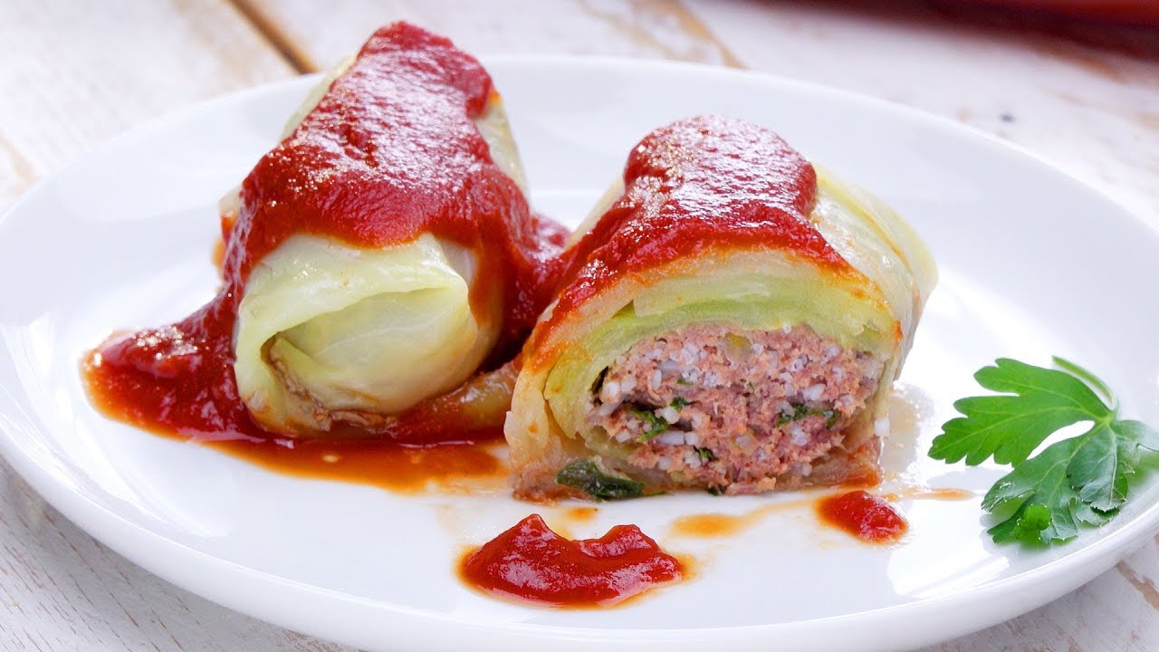 Herzhafte Kohl Roulade - ein Hackfleisch Rezept traditionell polnisch