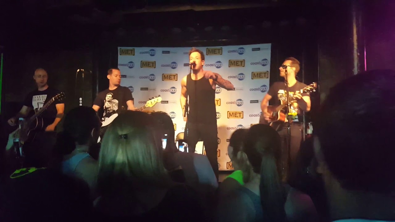 Simple Plan- Addicted (Accoustic) Live at The Met