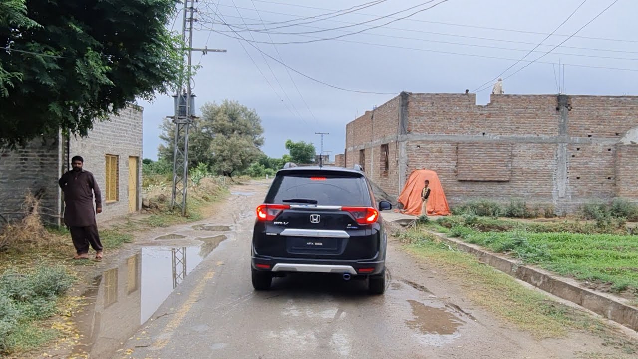 Vist to pindigheb for courier service | Gari ka hua nuksan | Danish Muneer nay dei treat