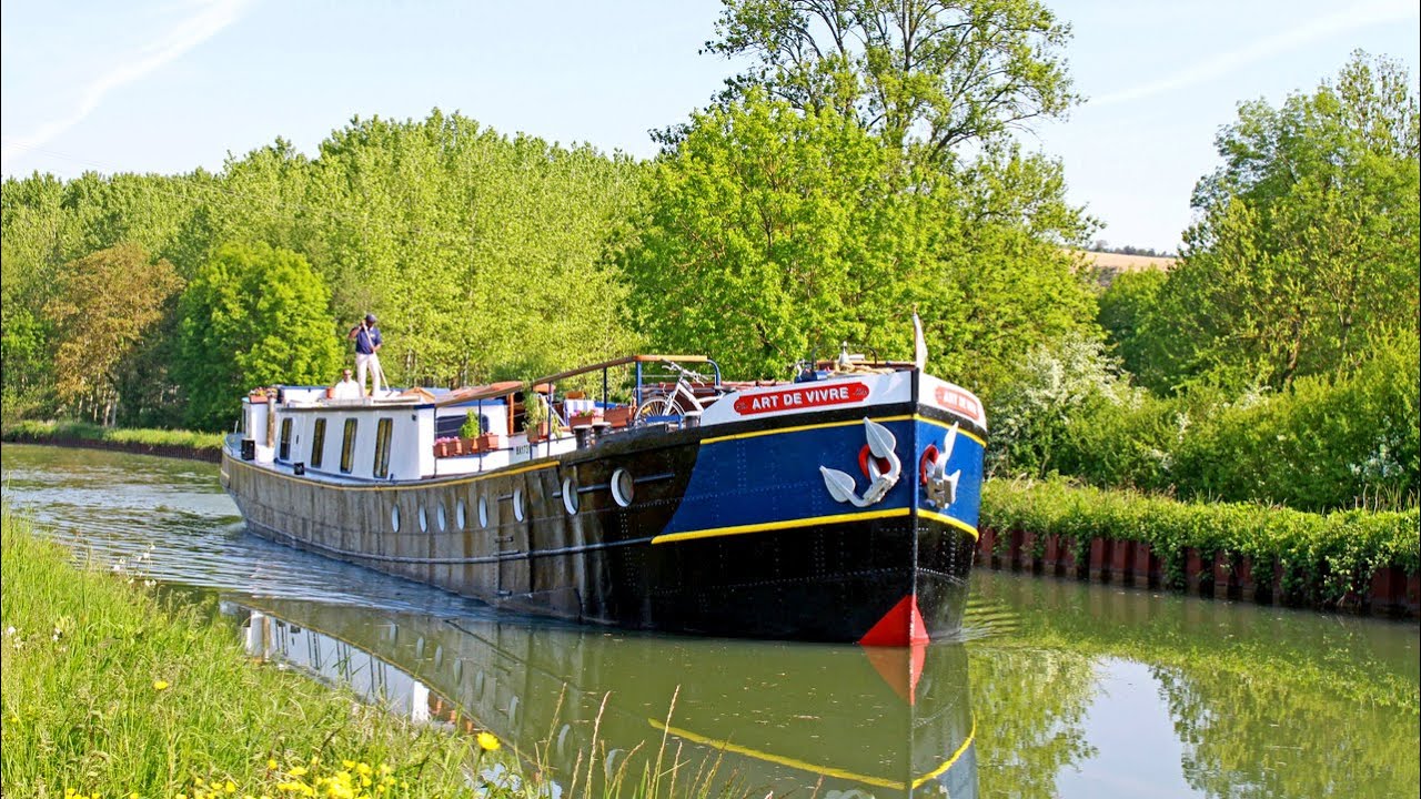 Cruise Burgundy aboard Hotel Barge L'Art de Vivre - Lower Nivernais Canal & River Yonne, France