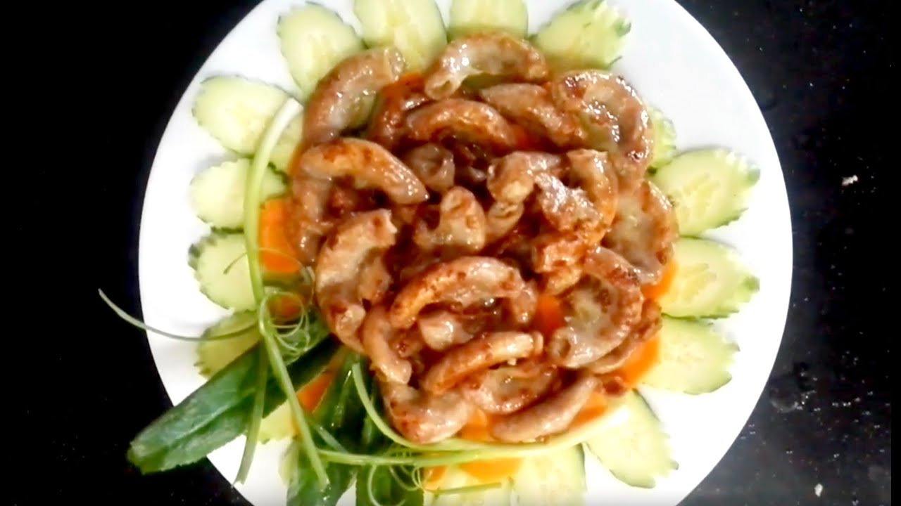 Homemade-Khmer Food-(ពោះហ៊ុនជ្រូកចៀនជាមួយទឹកត្រីស្លឹកក្រូចសើច)