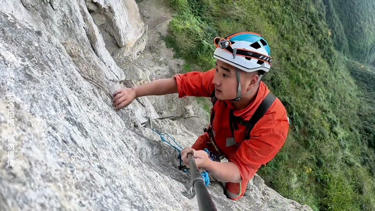 500米绝壁发现仙人洞，小伙钉攀8小时进入，里面隐藏阴阳竖井  #户外行军蚁 #悬崖山洞