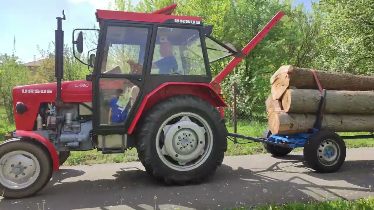 Ursus C-330. Załadunek siedmiometrowych jodeł.