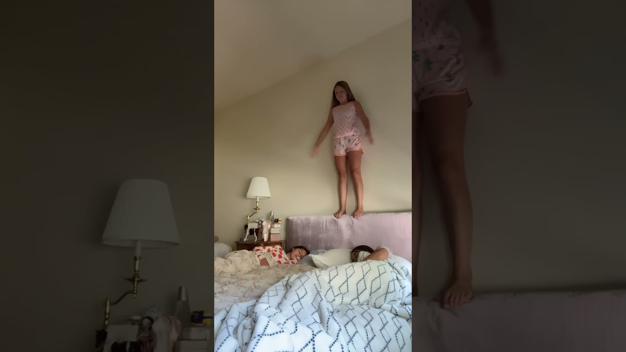 POV you wake up first at a sleepover #jacqueriley #trending #viral #funny #friends #cute 👯&zwj;♀️💃🏼￼