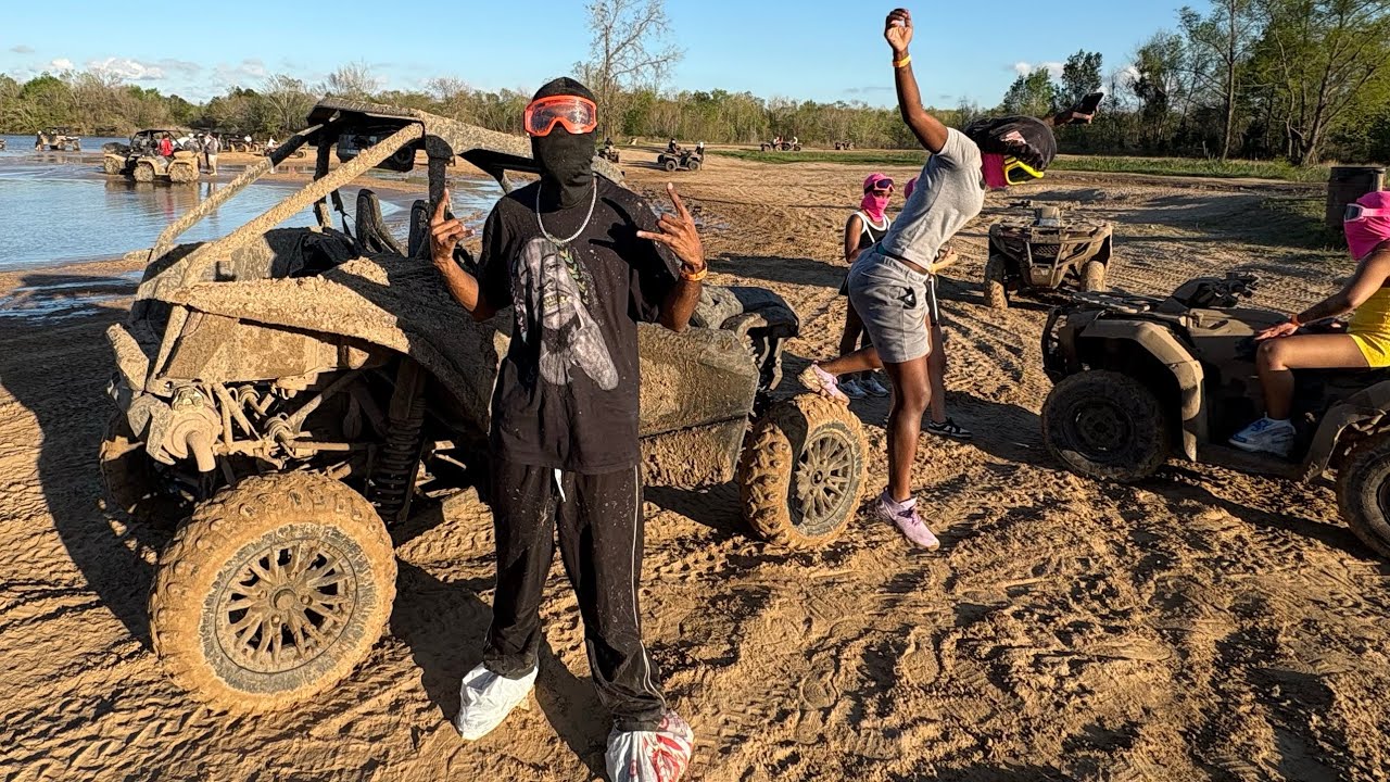 На весенних каникулах в Хьюстоне мы покатались по бездорожью в парке XTREME OFFROAD 🔥