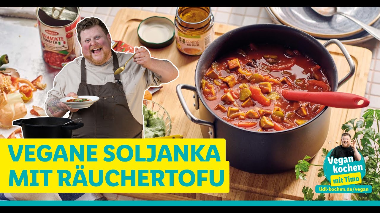 Vegan kochen mit Timo: Vegane Soljanka mit Räuchertofu und Petersiliencreme​​