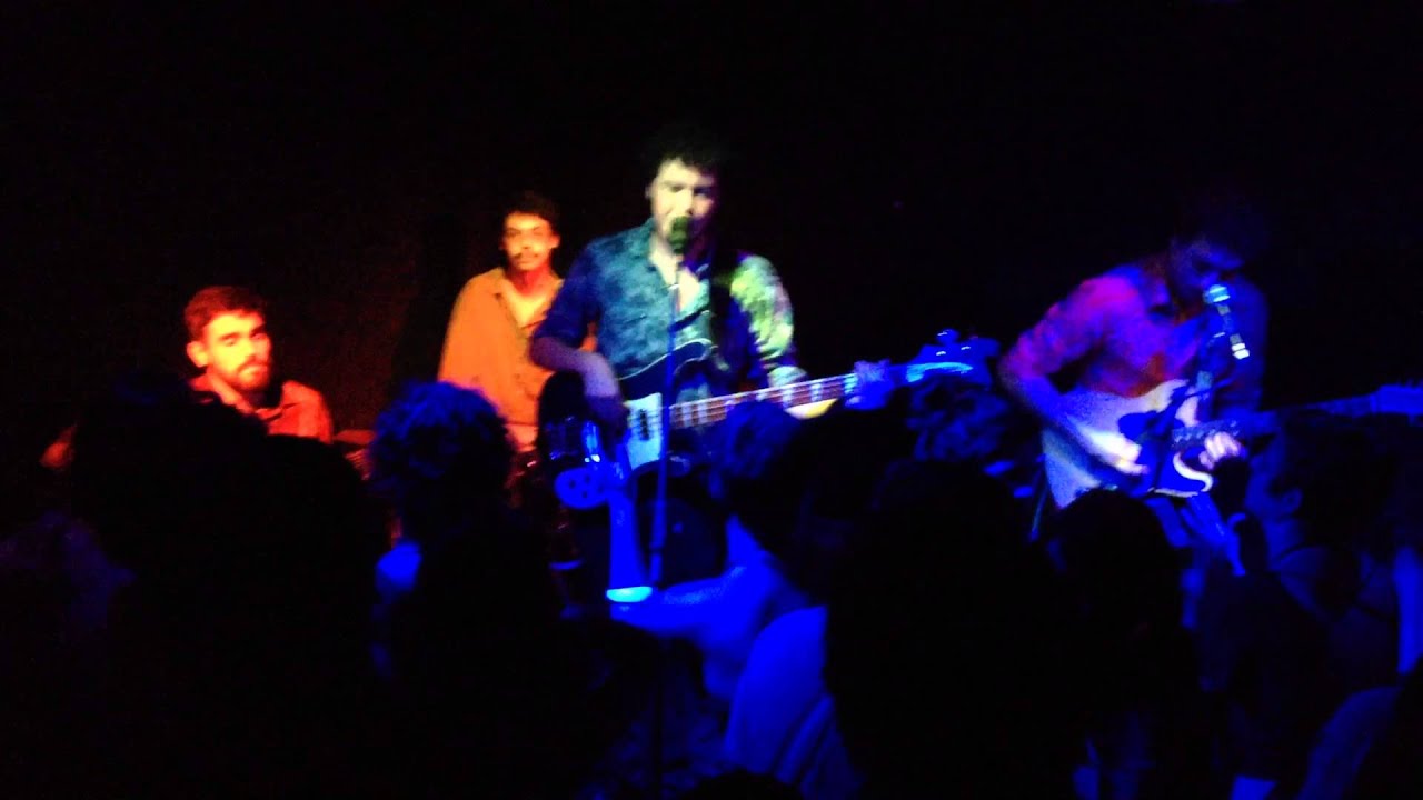 Os Amanticidas no Puxadinho da Praça - "Frevo" (Tom Zé)