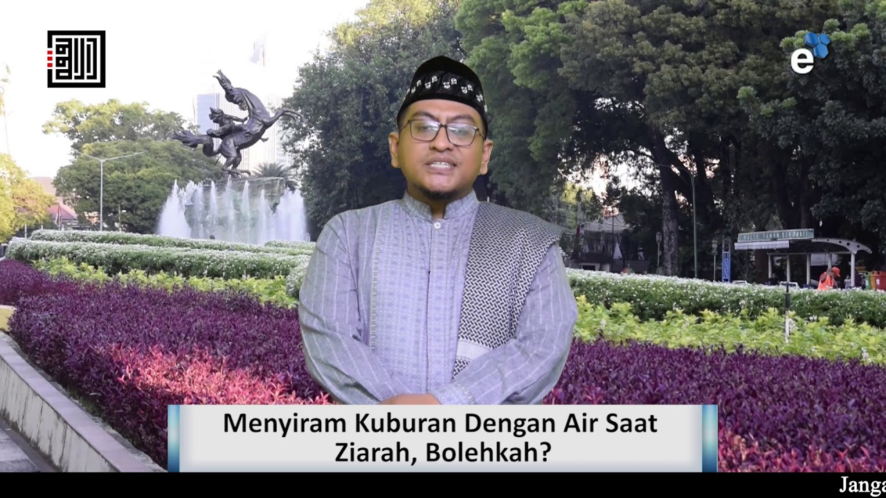 Menyiram Kuburan Dengan Air Saat Ziarah, Bolehkah? - Ustadz Firman Arifandi, Lc., MA