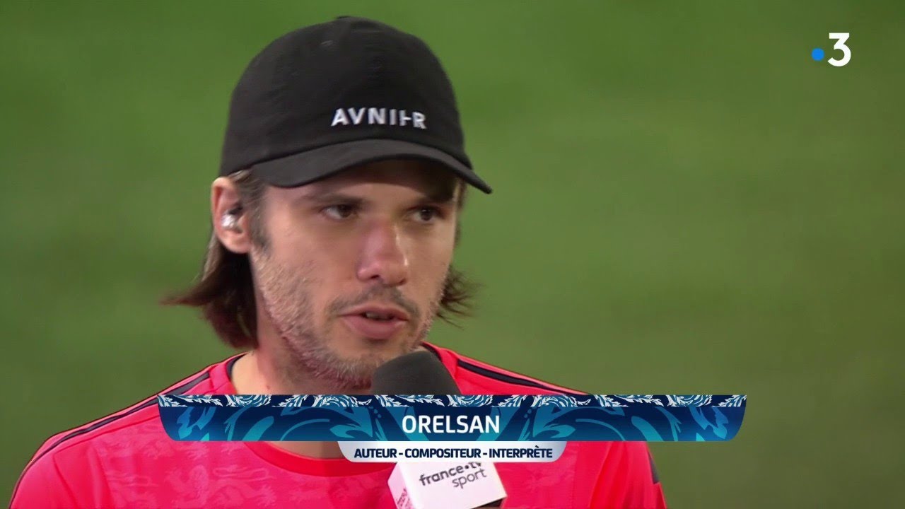 L'interview d'Orelsan à la mi-temps de Caen - Paris Saint-Germain