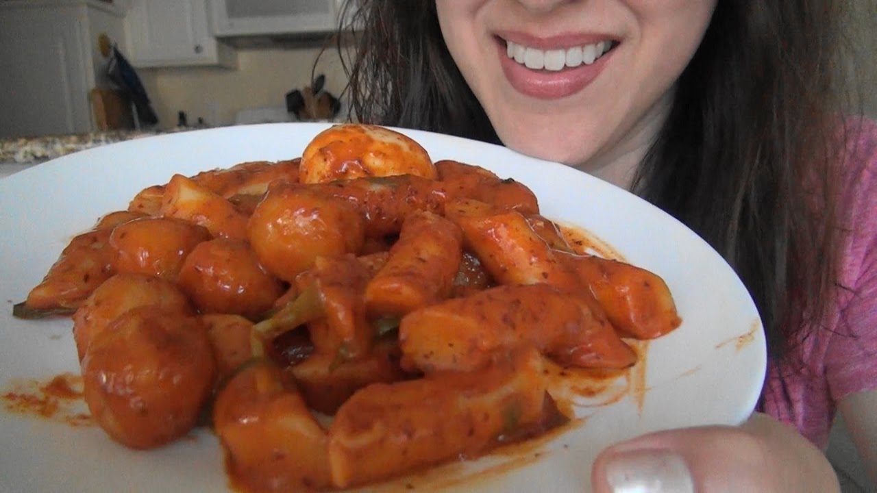 SassEsnacks ASMR: Spicy Rice Cake | Ddeokbokki  | 떡볶이 | Korean Food | Eating Sounds