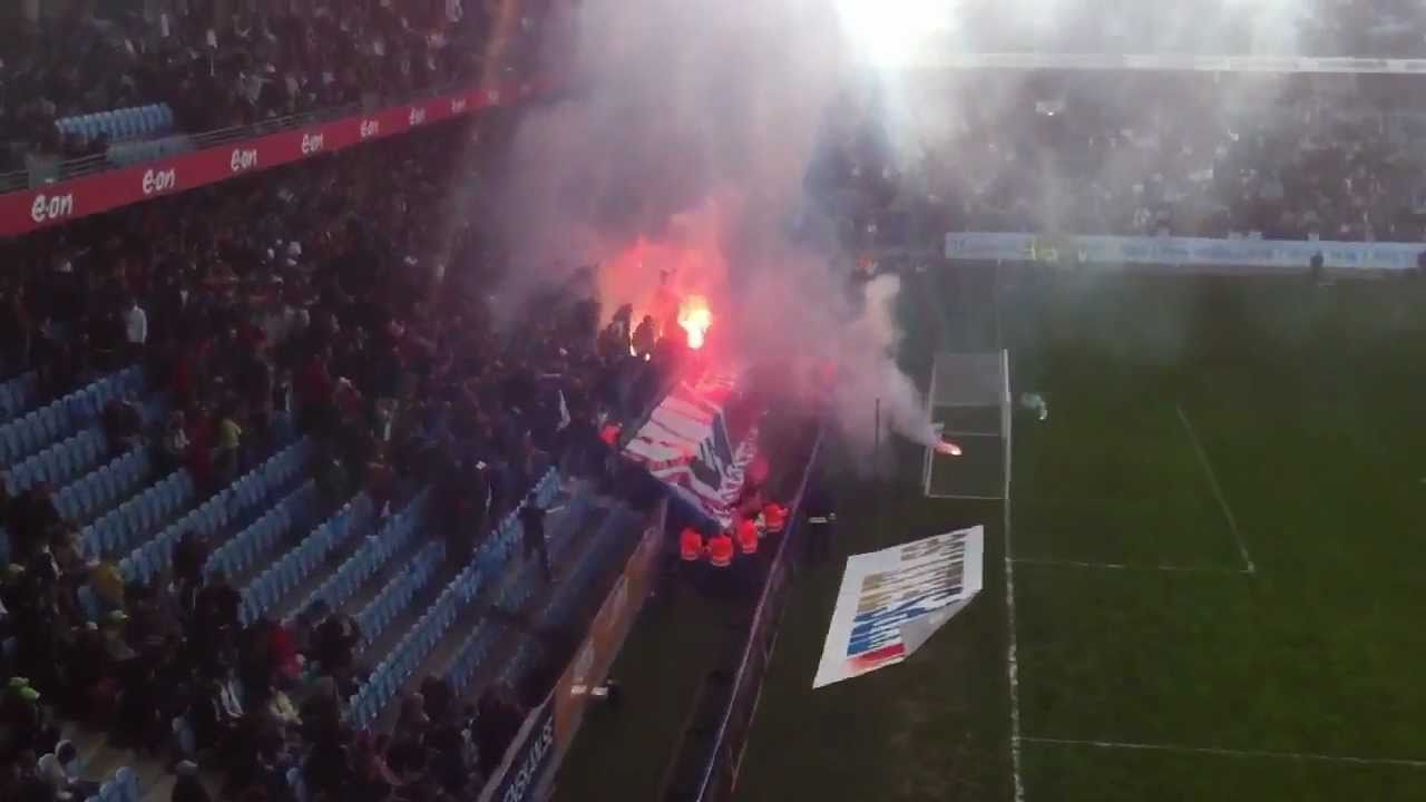Malmö FF-Helsingborgs IF 24/5-11 Avbruten. Klipp med stämningen innan. Hymnen och Tifo