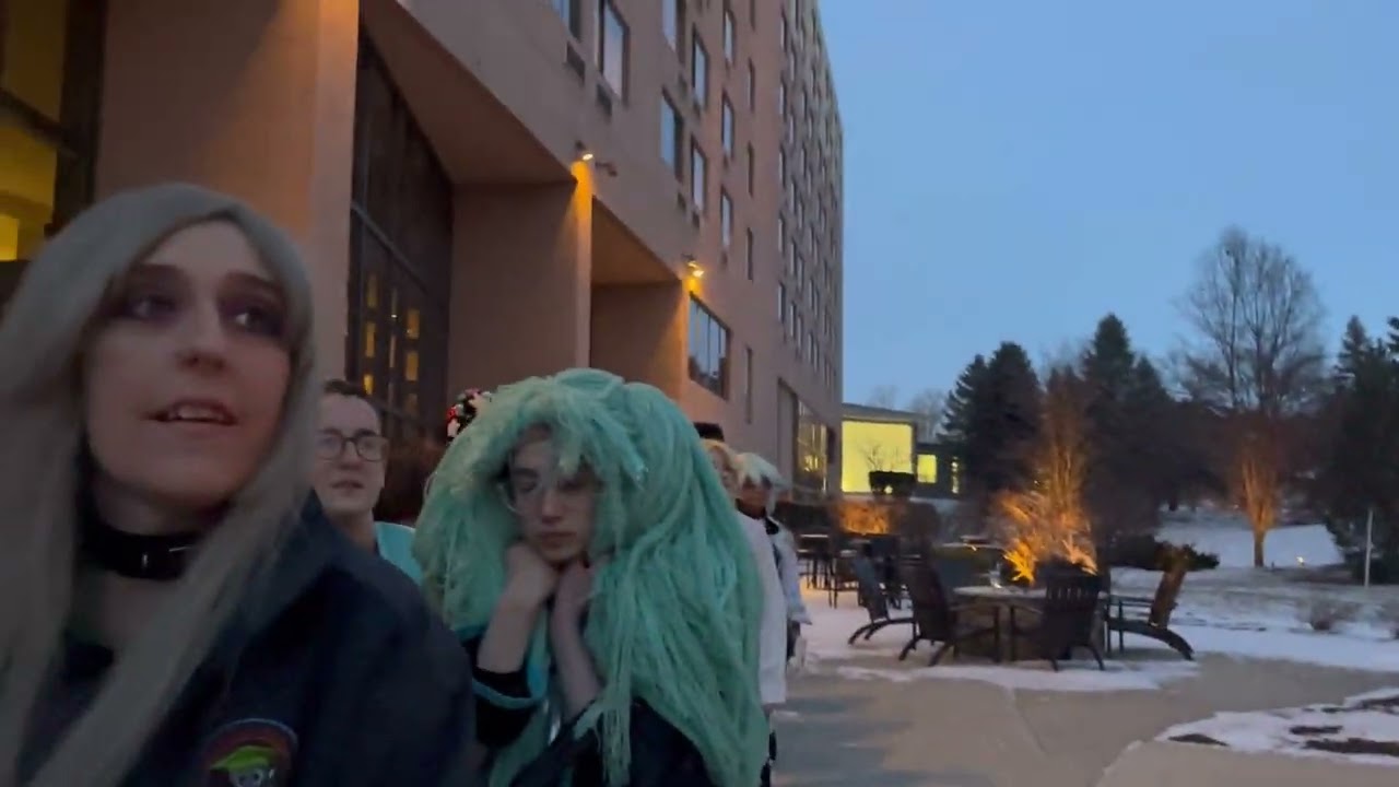 Isshocon 2025 - Friday Vlog - Going to Idolfest
