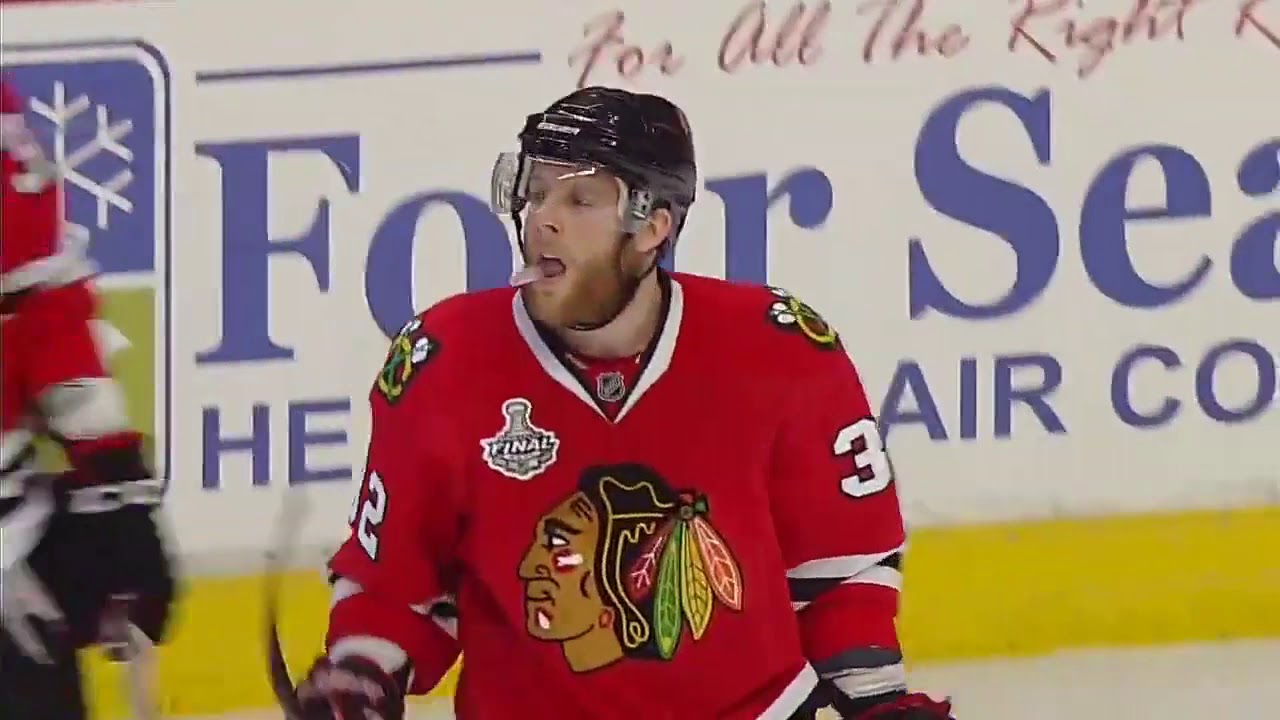Kris Versteeg Goal - Game 5, 2010 Stanley Cup Final Blackhawks vs. Flyers