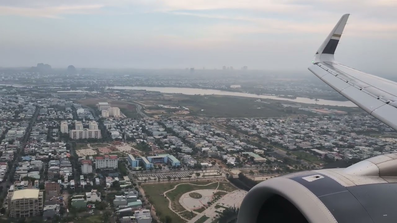 Starlux Airlines A321neo landing at Da Nang Int'l Airport (DAD) - B-58208