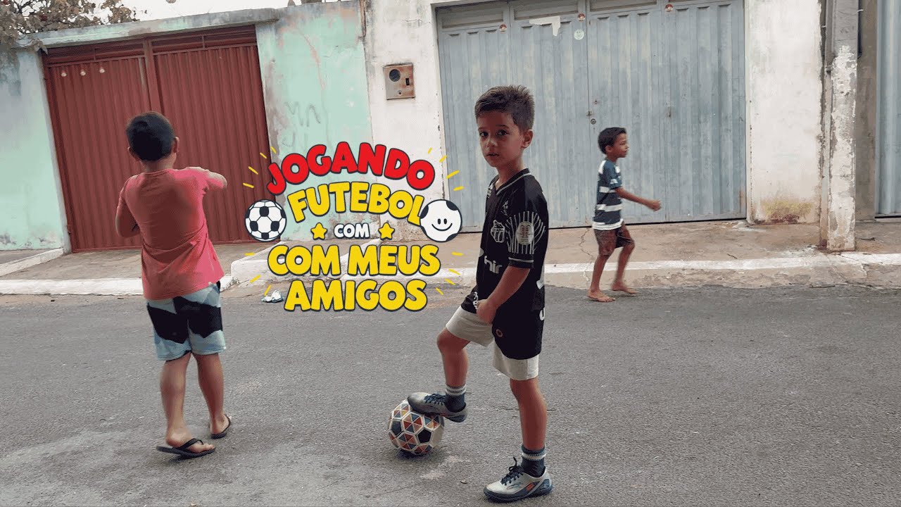 JOGANDO FUTEBOL COM MEUS AMIGOS