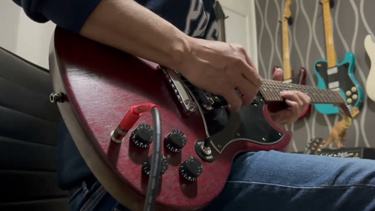 Gibson SG rotary effect playing