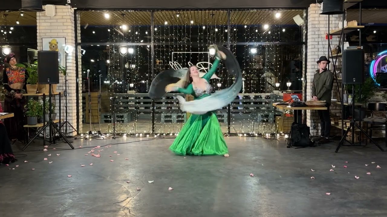 Dara | Double Fan Veils Dance | Carol Of The Bells