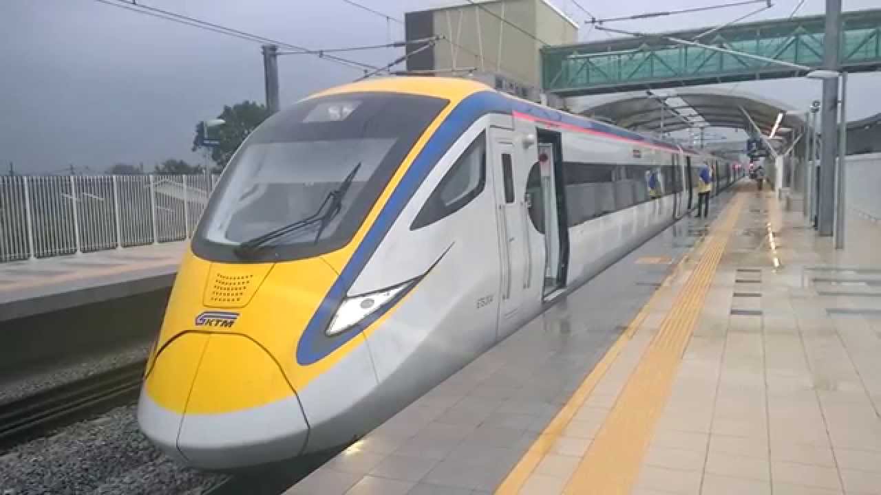 KTMB Class 93 (ETS GOLD 9209 14-10-15) departing Parit Buntar