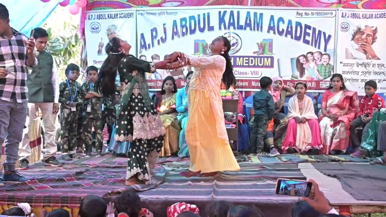 Duniya Ko Rakhe Theni per Bhaiya Apni Jeb Mein Do Hi Rupaiya Song