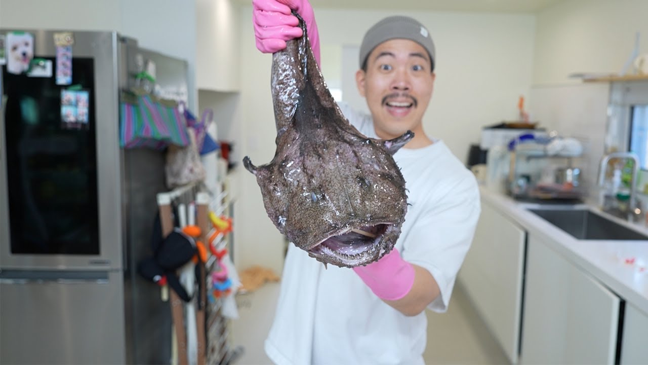 새를 잡아먹은 괴물 같은 녀석을 먹어보겠습니다
