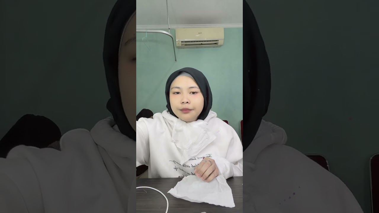 Make Up Sambil Dengar Selfi Yamma Nyanyi | 10 Maret 2026, 14:04 WIB