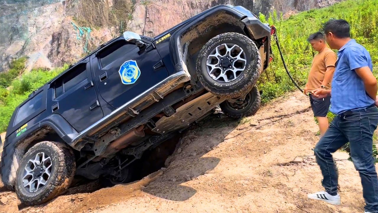 GWM Tank 500 3.0L V6 vs Tank 400 Hi4-T 2.0L Turbo vs Jeep Wrangler Sahara 2.0L PK Off-road driving