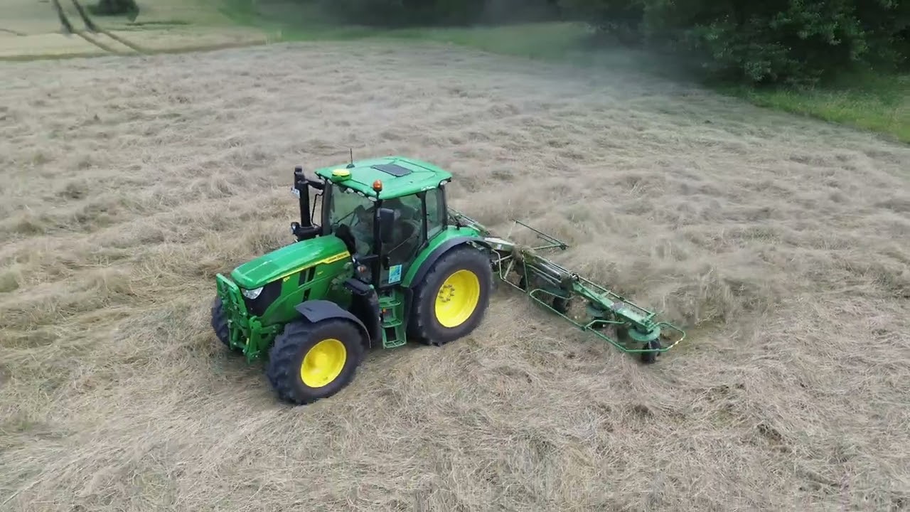 John Deere am Heu wenden / Heuernte 2024 / John Deere 6R 130