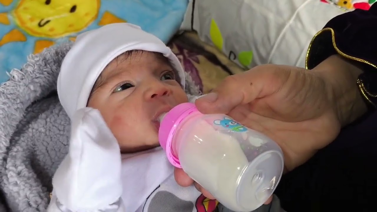 Relatives and others meet with the child and Mr. Wali and visit Ishaq and his family 🍼🍼❤️