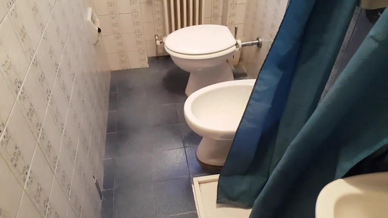 Come ristrutturare un bagno stretto e lungo: 5 trucchi per renderlo più grande