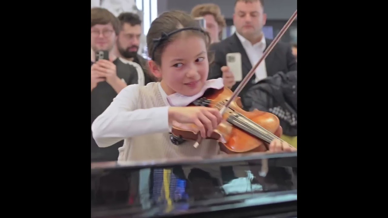 Child musicians join Cohen playing violin in Rome Airport