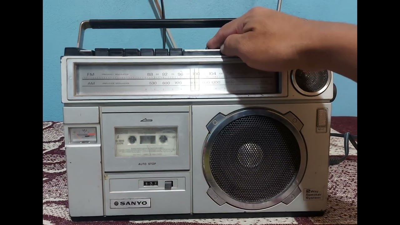 Sanyo M2438F Radio Grabadora 1970