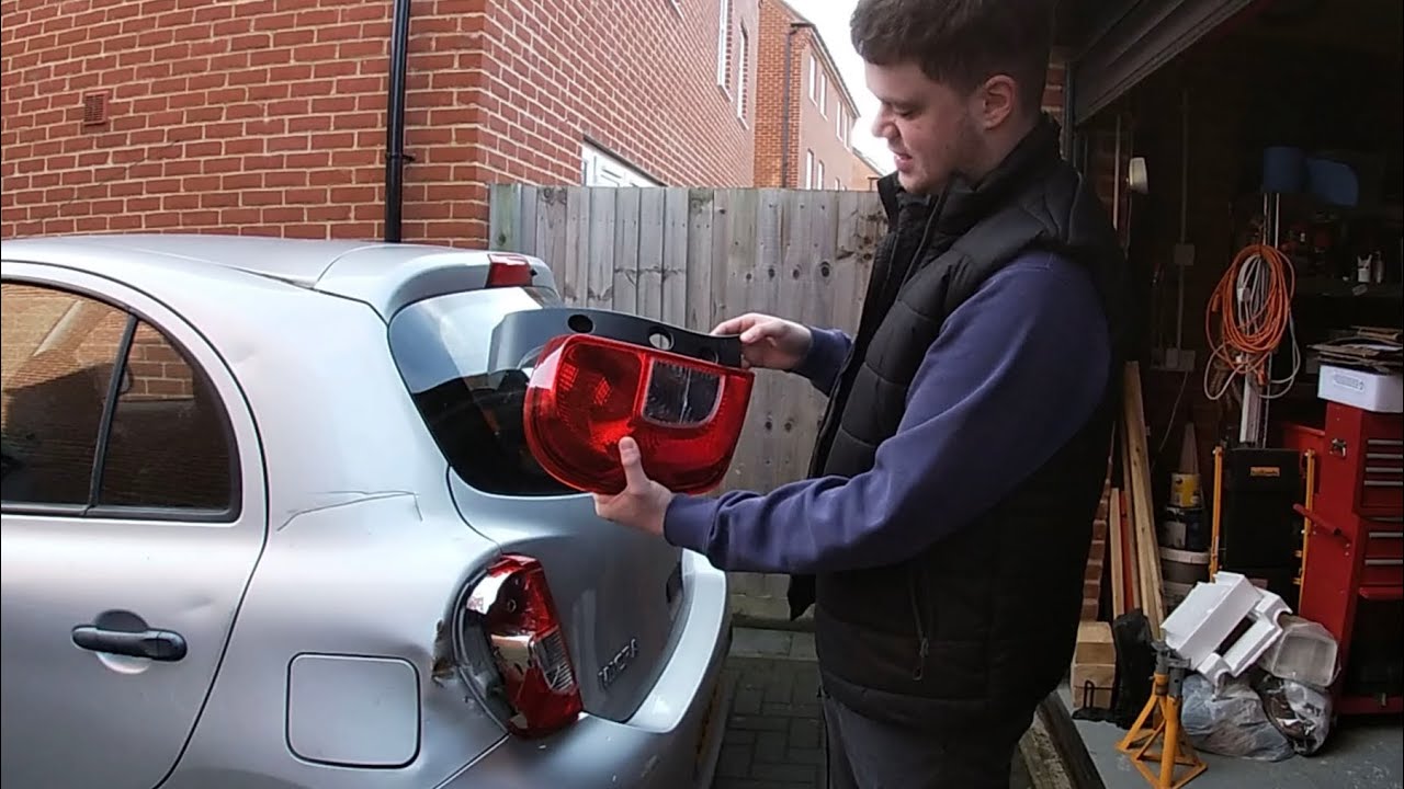 Fixing The Rear Light On My CoPart Car!