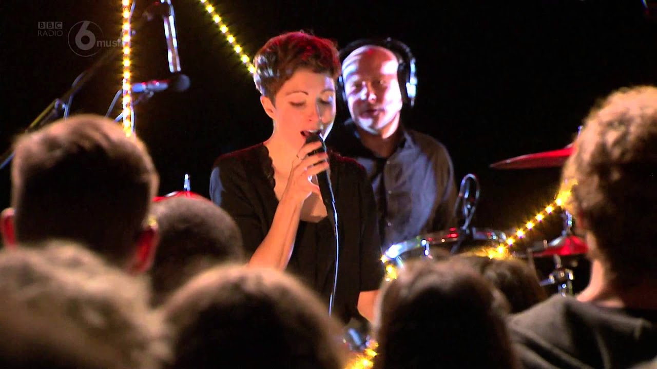 Poliça - Dark Star - 6 Music Live
