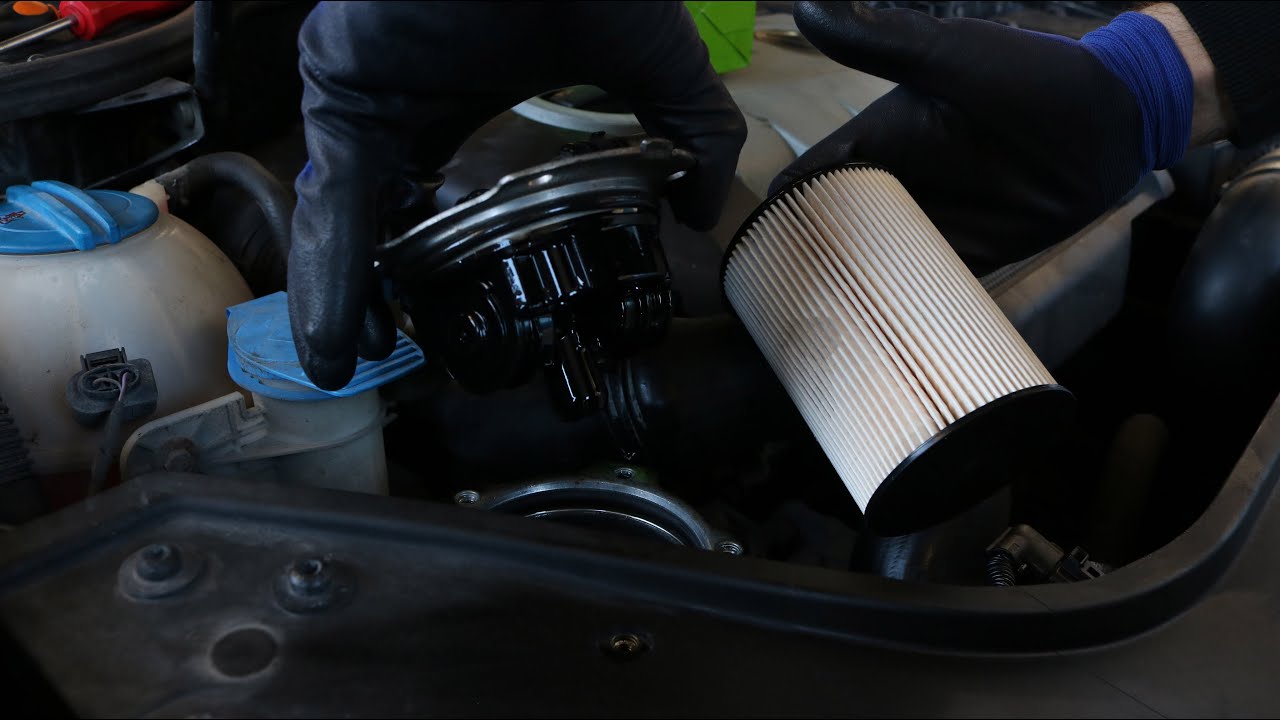 VW Golf 5 -  Fuel Filter Replacement