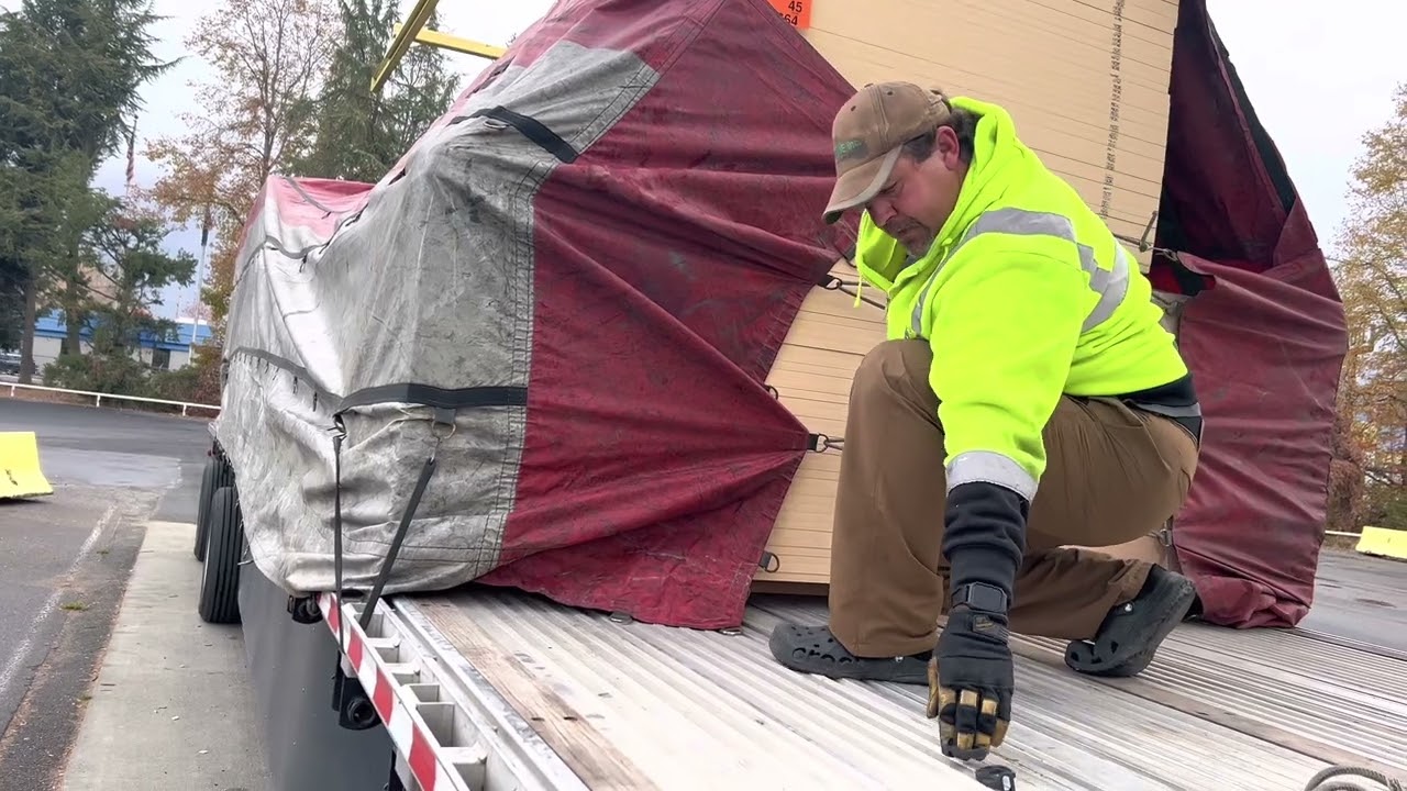 How to use bungee cord for tarp load.