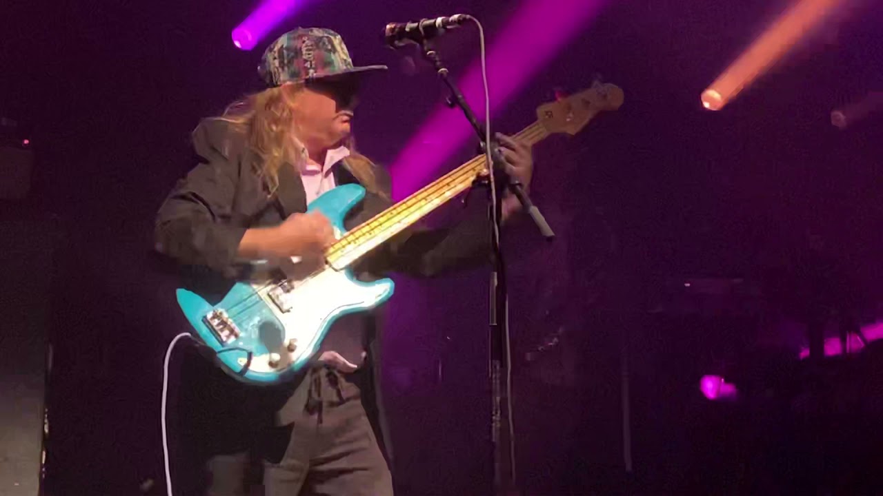 Jesus Coomes bass solo - Fillmore SF - 12/10/21