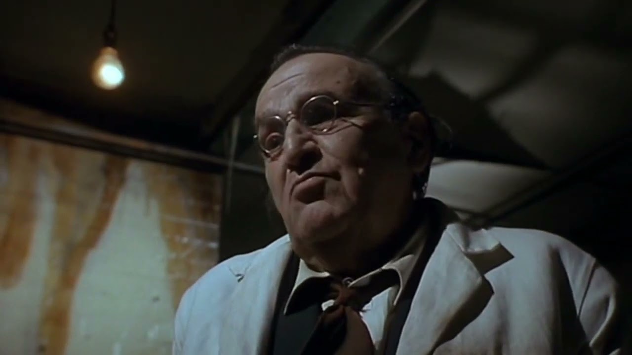 Jack Napier recibe una cirug&iacute;a | Batman 1989 [Mejores Escenas]