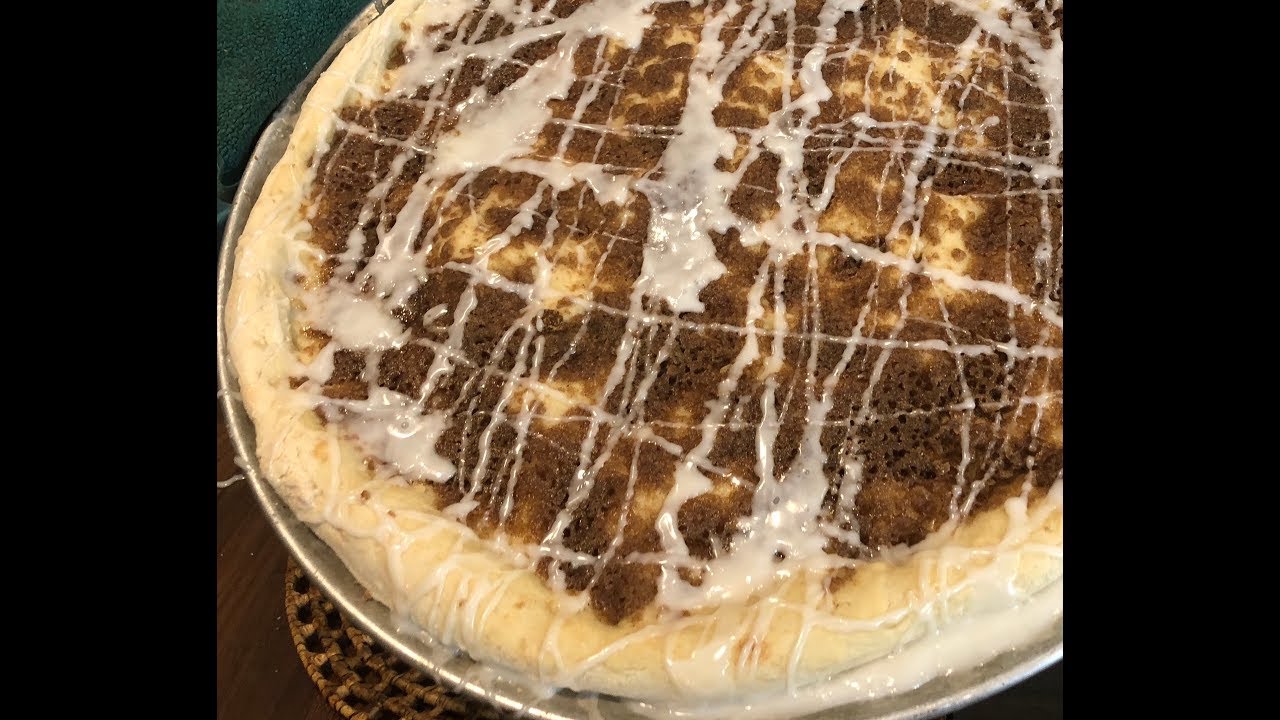 Simple, delicious brown sugar and cinnamon dessert Pizza