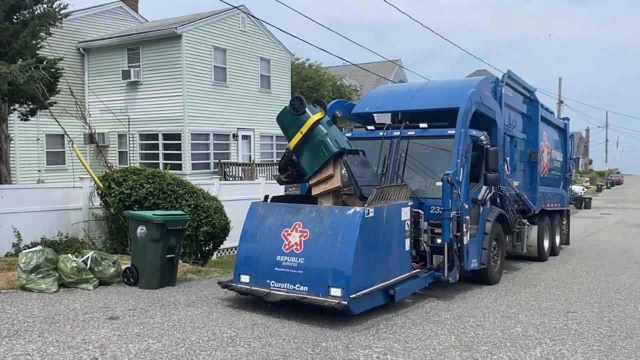 Brand New Mack LR Heil Half Pack Curotto Can Garbage Truck