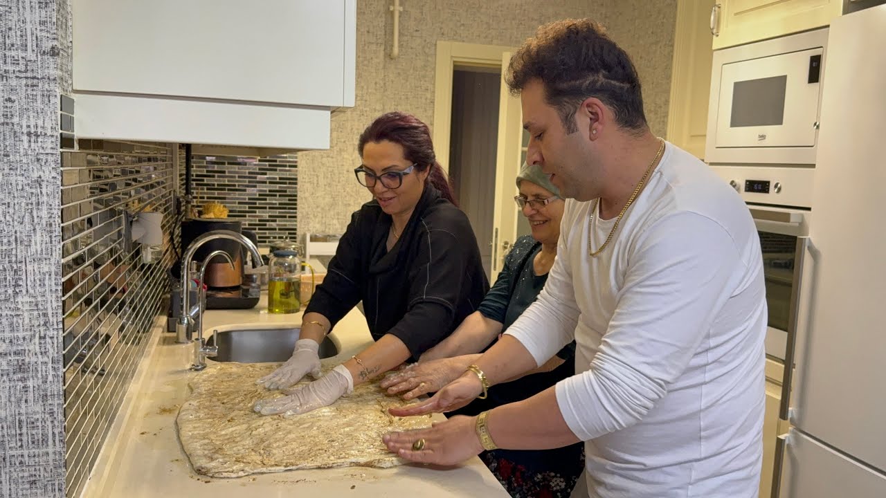Haşhaşlı çörek 🥐 yaptı huriye abla  hasta ziyaretine gidecez misafirlerim çok becerikli 😂