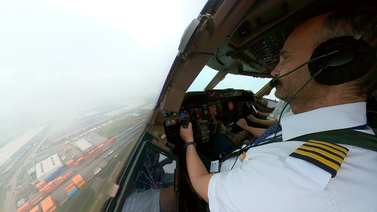 BOEING 747  LANDING.  ILS approach in clouds. Runway insight at 300 feet over the ground. Captain PF