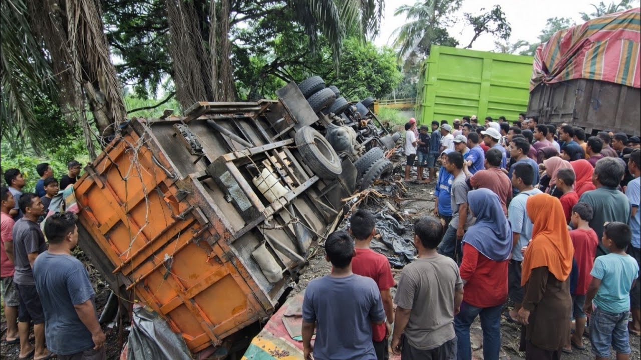 Drama Yang Sangat Sulit‼️Banyak Yang Mencoba Selamatkan Truck Ini