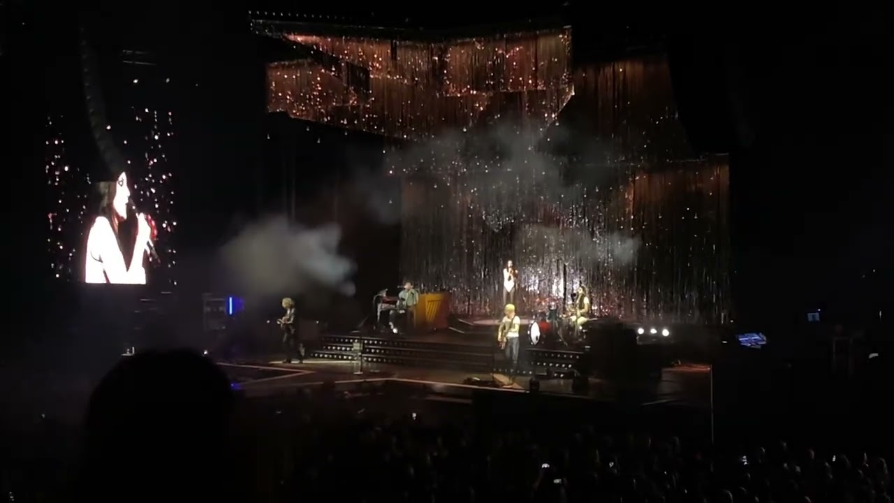 Wolf Alice - Leaning Against the Wall - 2025/11/29 - Utilita Arena, Birmingham