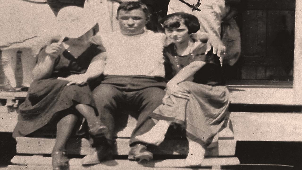 Blind Uncle Gaspard - Je Me Trouve Une Jolie Fille {1924}