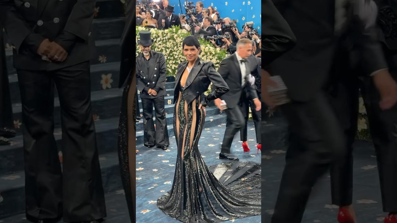 Halle Berry is royalty! #halleberry #metgala2025 #metgala #criticschoice