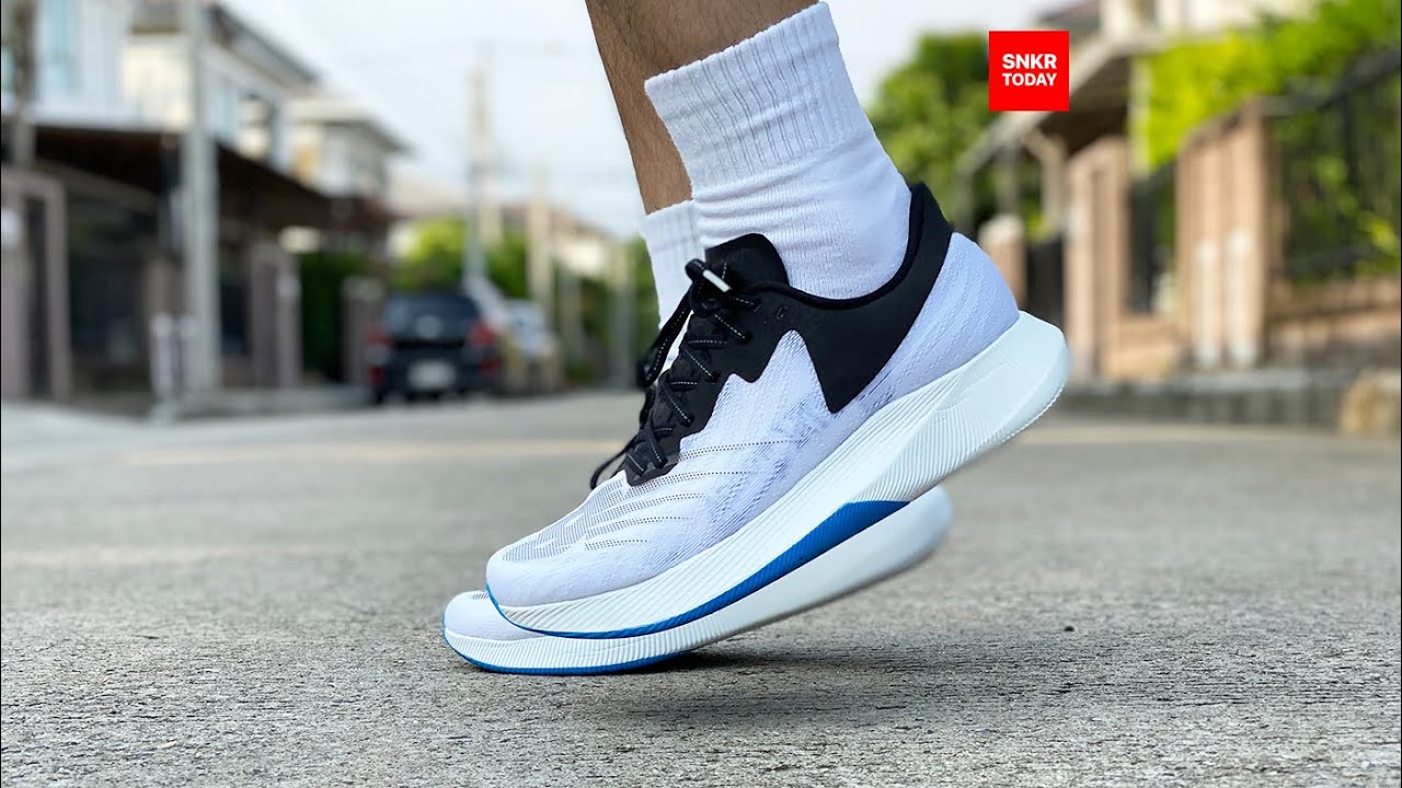 รีวิว New Balance FuelCell TC รองเท้าวิ่งมาพร้อมแผ่นคาร์บอนสำหรับใส่ซ้อมและแข่งขัน