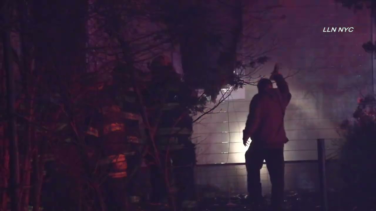 BRIDGEHAMPTON: Fire Rips Through an Occupied Home / Bridgehampton LI  12.17.22