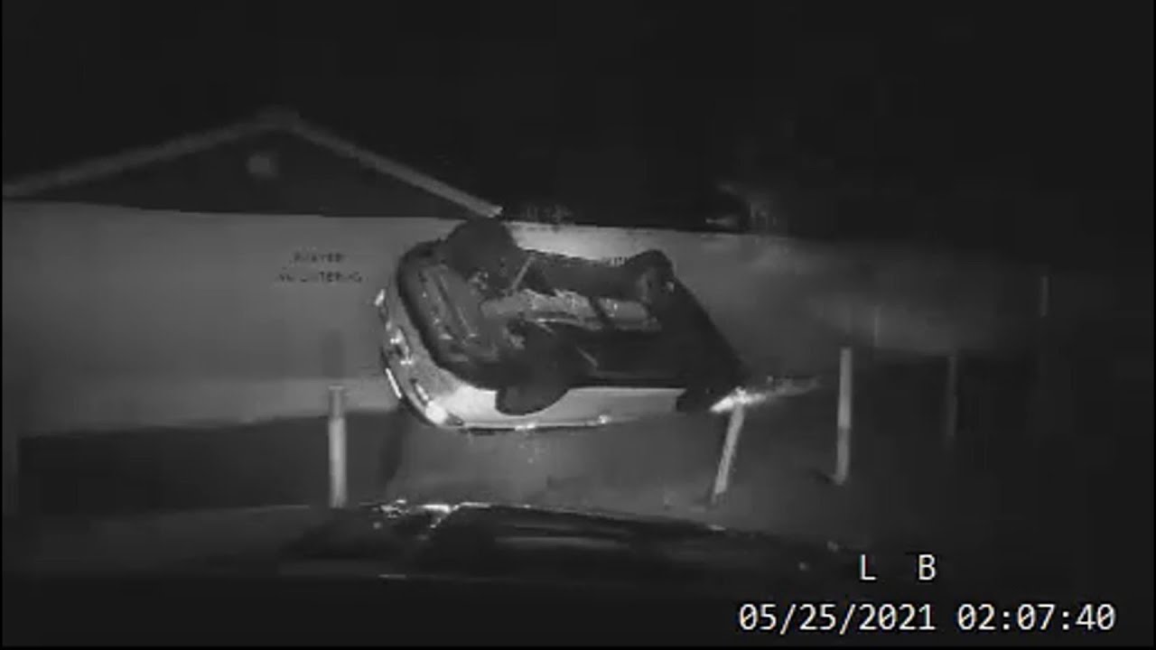 VIDEO: Melbourne police chase goes off road