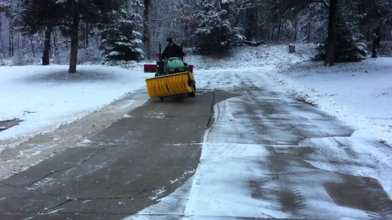 John Deere 1026R 72